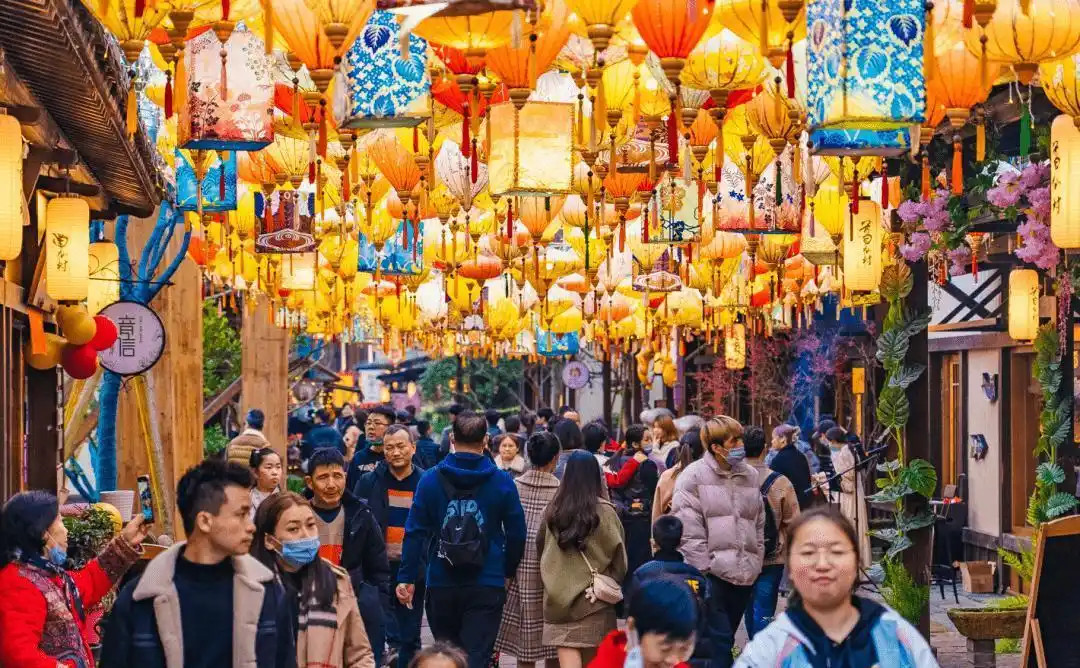 今年国庆，没有爆出文旅方面的负面新闻，说明国内游的服务越来越好了。今年国庆你出门