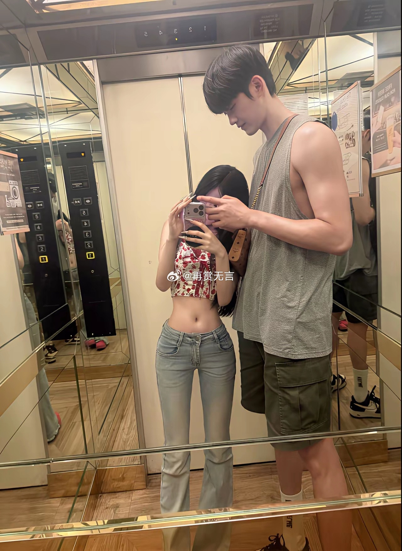 这才是最萌身高差吧，女生的艳福不浅，幸福了。