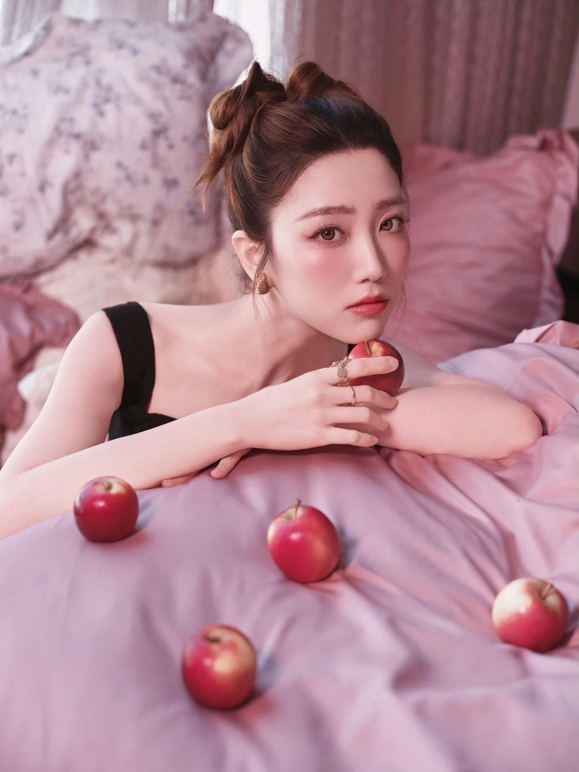 张纯烨玉足