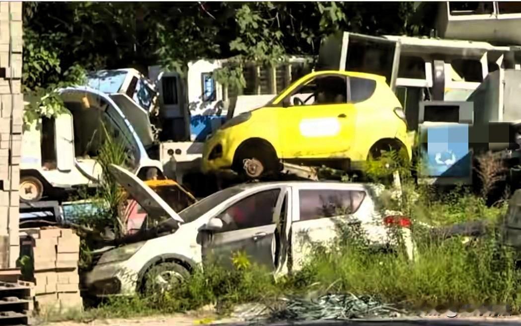 浙江杭州，一男子花了4万，买了一辆宝骏310汽车，可他后来发现，公交地铁十分方便