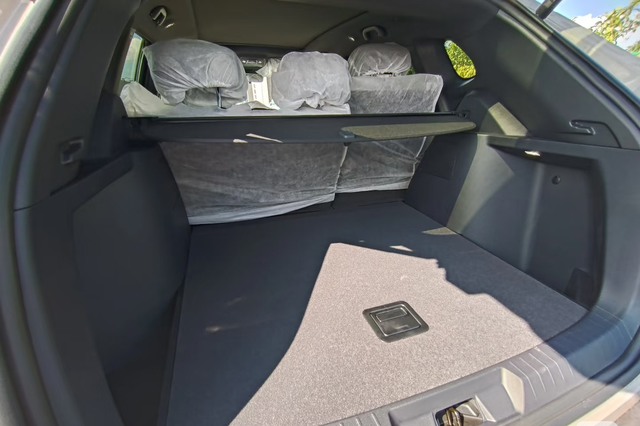 小空间大利用宋plus虽说宣传的是紧凑型SUV，但实际车身一点都不小，看我图片