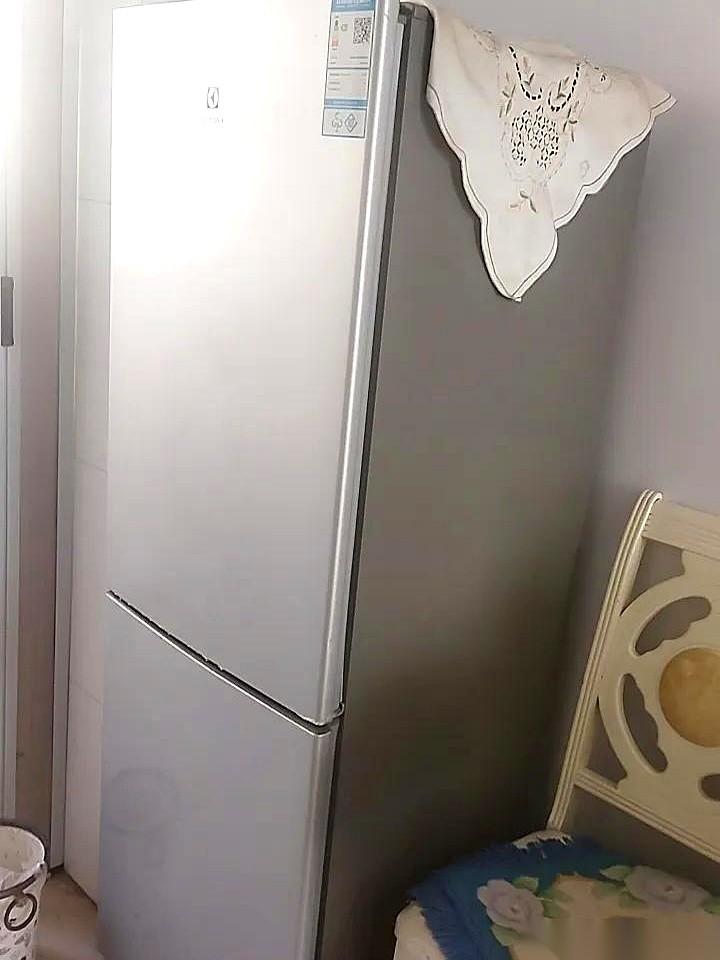 我跟你讲，退休后我干过最牛逼的一件事，就是把家里的冰箱电源给拔了。对，你没听错