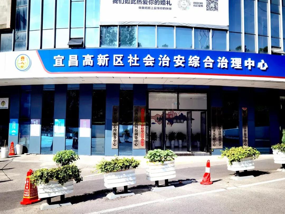 社会治安综合治理中心，一个全新的机构在各地揭牌运行。这个机构被赋予了新时代推进平