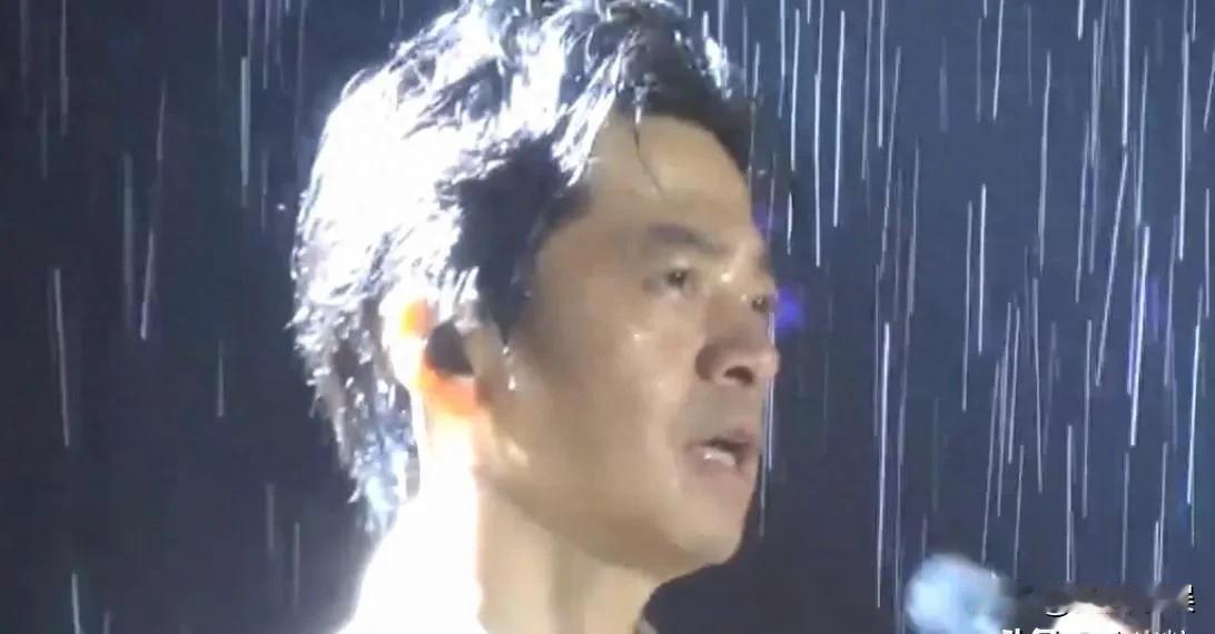 李健，果然不一般！5月31日晚，李健在浙江嘉兴的演唱会上引起网友热议，不是因