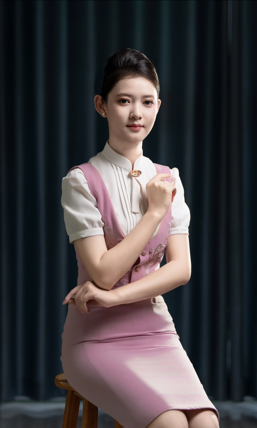 吉祥空姐的制服照，好美呀。​​​