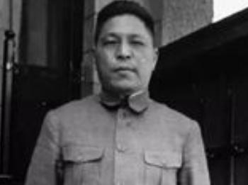 1942年，抗日专员韦孝儒被人绑架后，惨遭活埋。案发后，蒋介石拍了桌子，责令蒋鼎