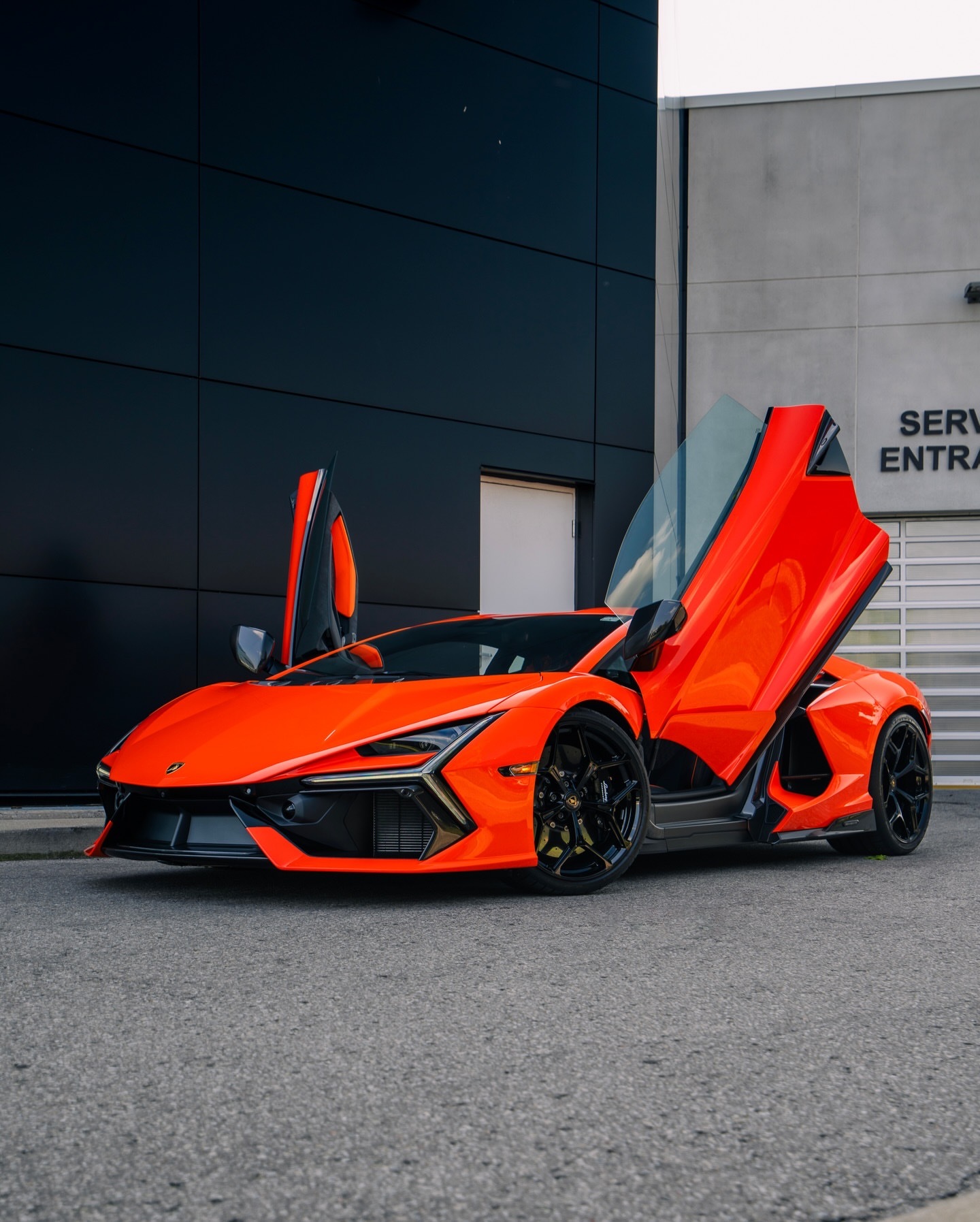 一个坚定不移的愿望愿景，由创新和直觉塑造。兰博基尼revuelto豪车超跑car