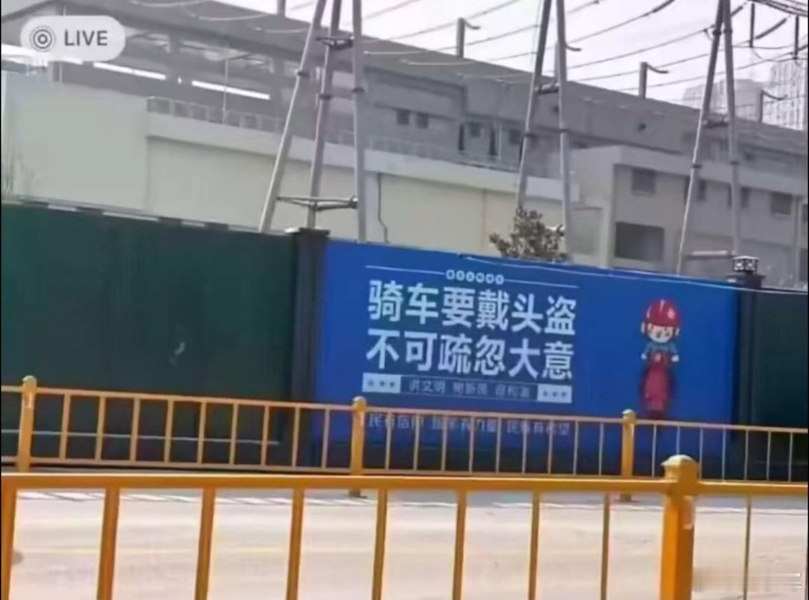 第一眼，没毛病，第二眼，头什么？​​​