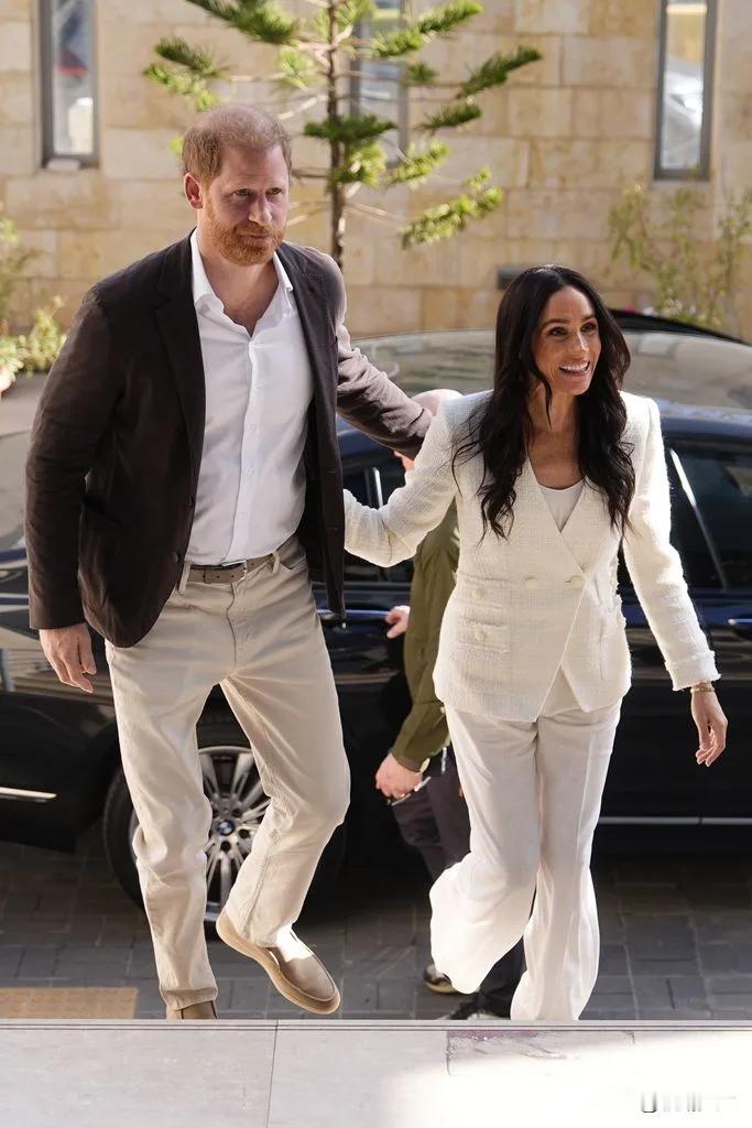 难得一刻！哈里梅根参加“王室”公务活动！哈里王子和梅根王妃，前往约旦，进行为期