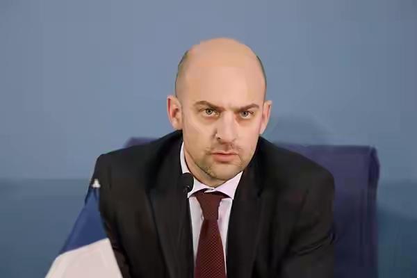 【法国外长强硬表态】法国外交部长巴罗1月15日表示，欧洲人有能力保护自己的领土