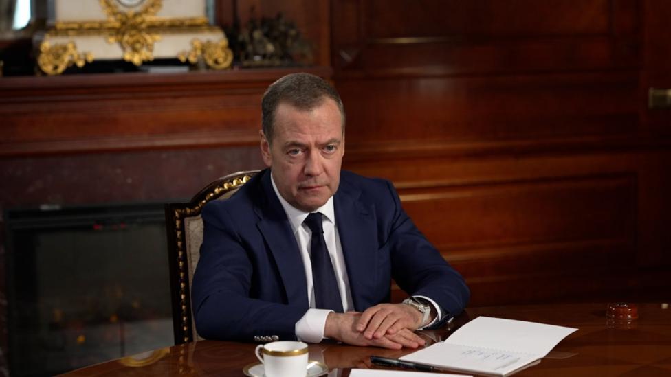 梅德韦杰夫：泽连斯基已在劫难逃，“安努什卡已经洒了油”塔斯社戈尔基2月1日