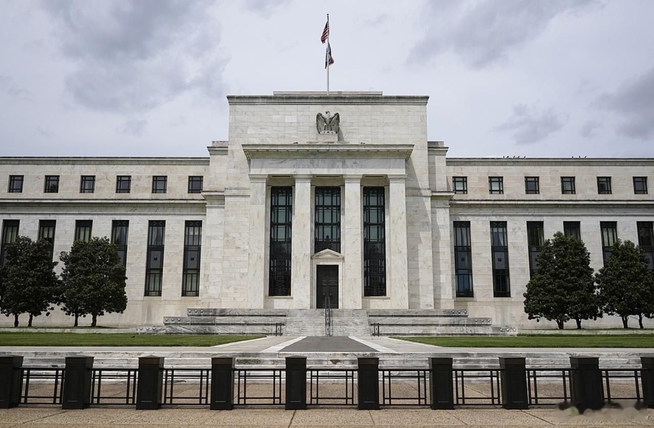 美联储货币政策前景的突然转变亦令股市承压。根据芝商所的美联储观察工具，市场目前预