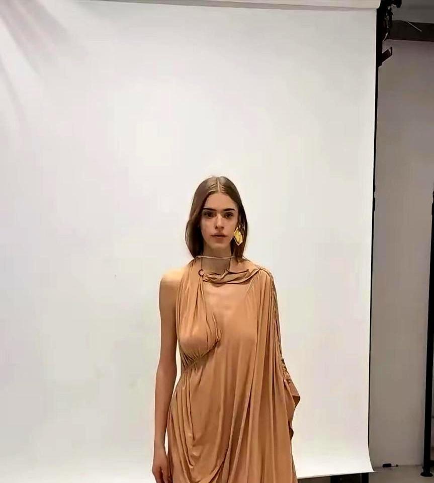 她干掉《哈利·波特》后，拒绝了好莱坞，所有人都骂她“蠢到家了”。捷克票房女王，