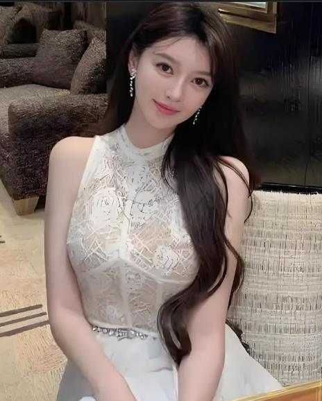 叶珂说要存钱养孩子叶珂姐姐直播称，自己现在不买奢侈品了，眼影、口红、腮红、眼线