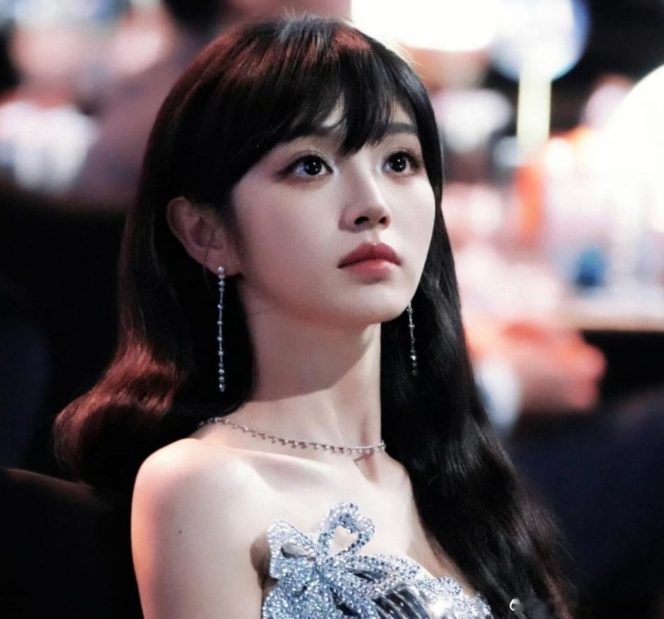 尖叫之夜没有一个不漂亮，光顶着漂亮姐姐看啦，谁懂田曦薇李兰迪王楚然一桌的含金量