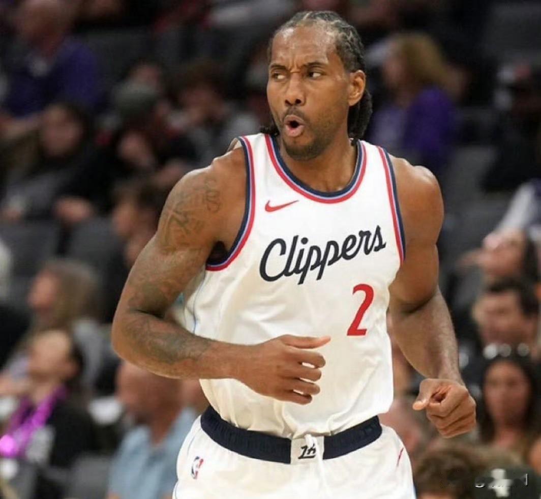 伦纳德关键时刻伤退！不敌湖人！洛城德比关键战突发意外！快船核心科怀·伦纳德在第