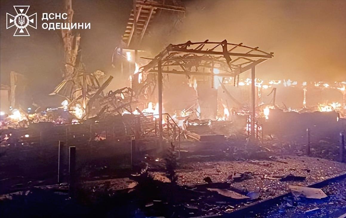 泽连斯基反复变卦也是没办法，乌克兰的敖德萨州突然遭了俄军袭击造成1人死亡、2人