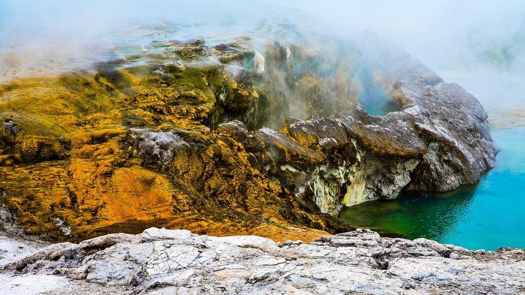 本来以为洱海已经美到顶了——直到我跟着本地司机颠了四小时山路，站在怒江第一湾的观