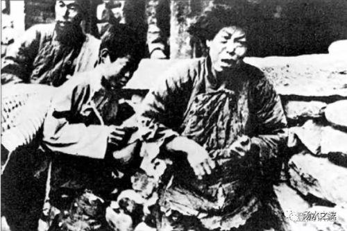 1947年9月14日，午夜时分，山东省平度县邢家庄的更房内，21岁的副村长王明斗