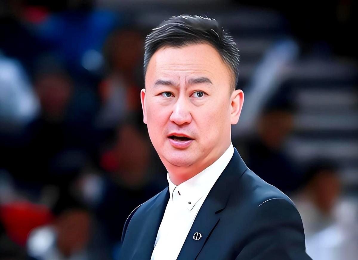 一句话三万块。顺带着，把自家教练也给坑了一万。这嘴，是真镶了钻啊。刚刷到青