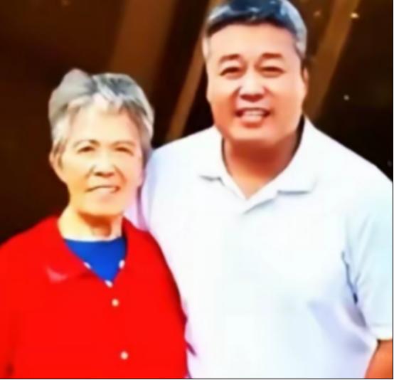 2015年，山东46岁男子投资失败，妻子却在他负债4600万后，带着孩子离开。哪