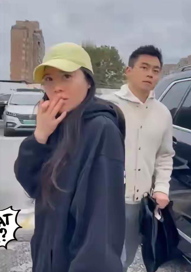 大律师已经辞职了，现在轮到航空公司头疼了，开了几次会也没拿出合适的处理方案。