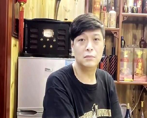 刘云天当年跟着曹云金出走，老郭把能开的条件全开了：搭档随便挑，钱翻倍，甚至让岳云