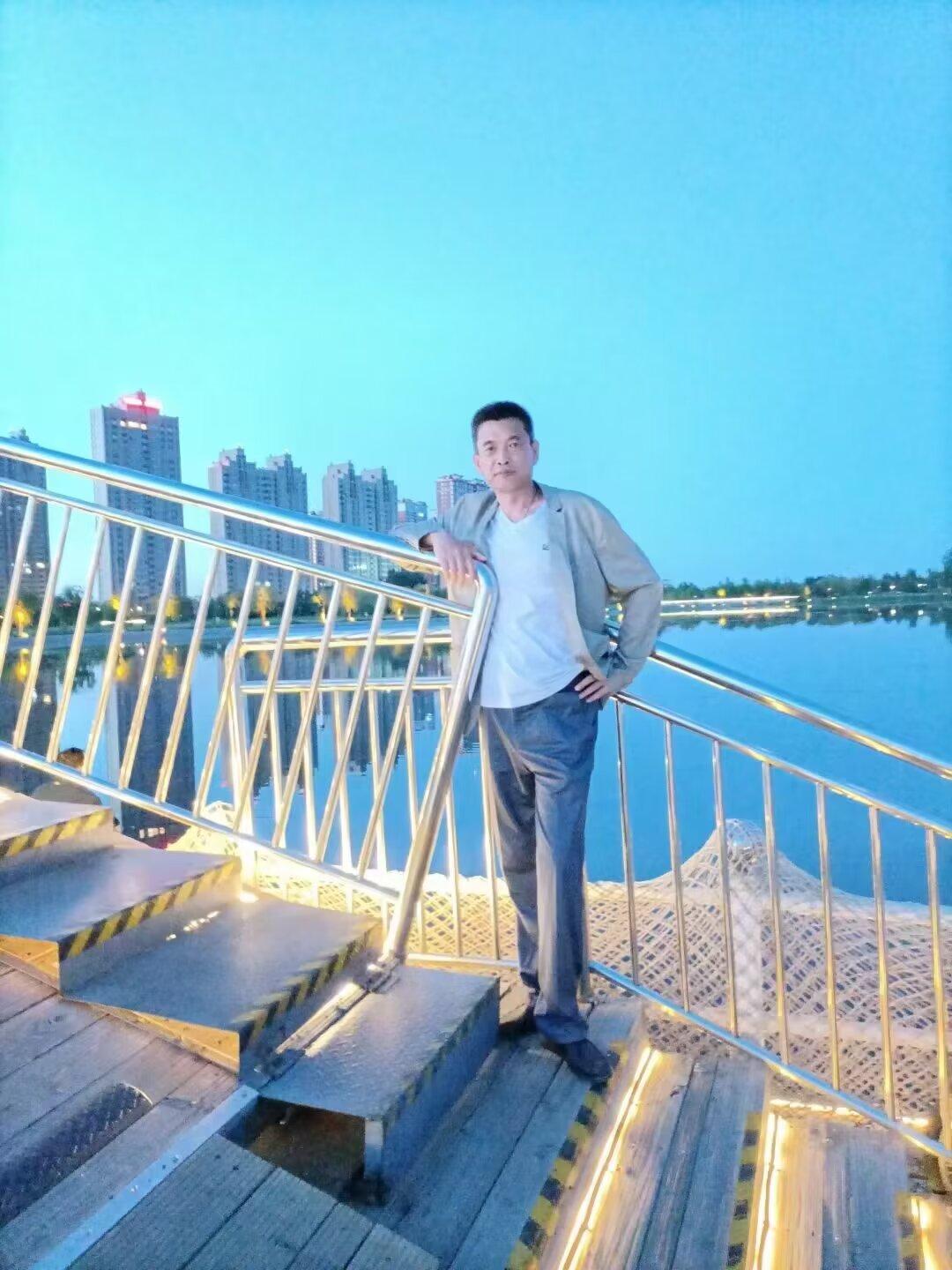 鹧鸪天：闲吟文/原点​慢品悲欢岁月香，昭华远去又何妨。光阴未改初心伴