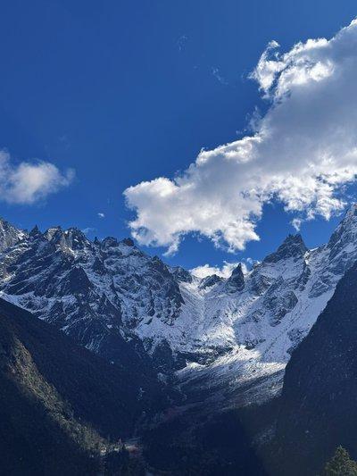 大哲学家说："死亡是根本不存在的，死亡只是一个假象，怎么说呢，因为我们活着的时
