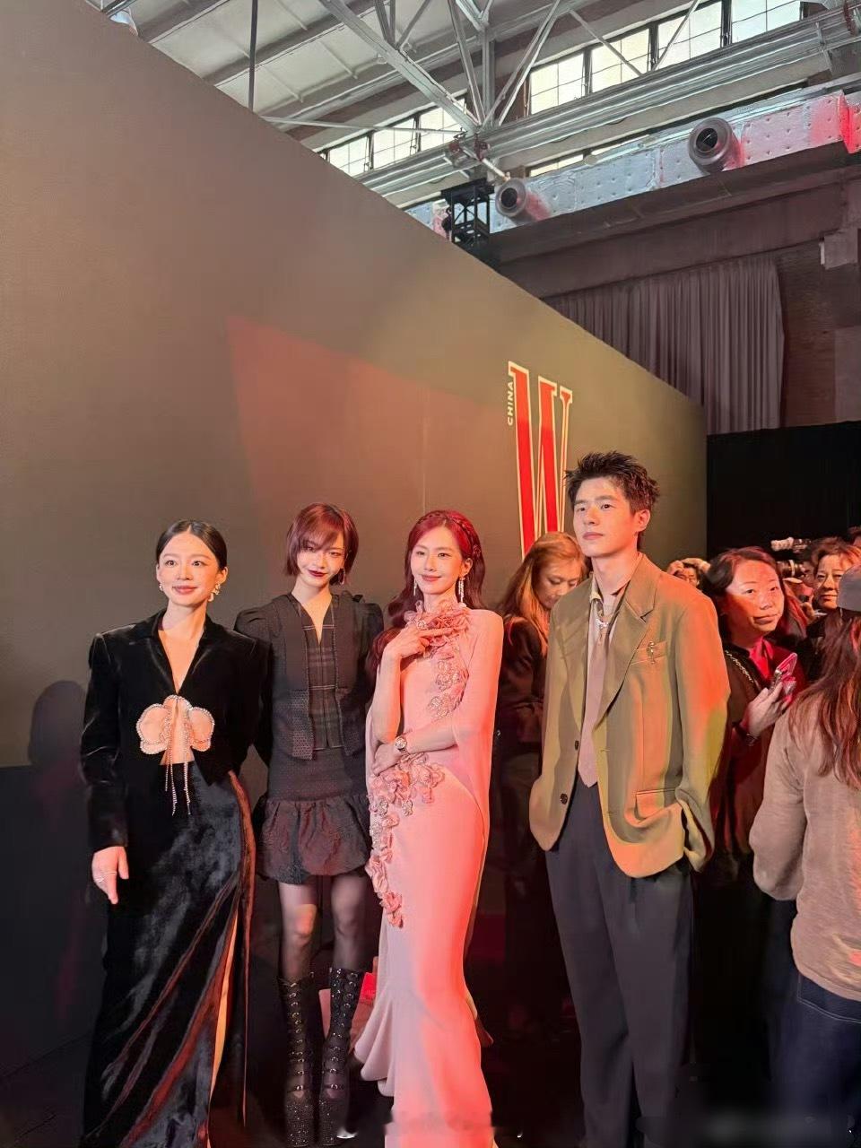刘诗诗李沁刘昊然李庚希w盛典同框，好美好温柔的诗诗​​​