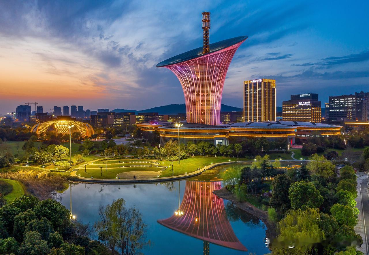 2025全国幸福指数排名前十城市:1.南京2.杭州3.长沙4.武汉5