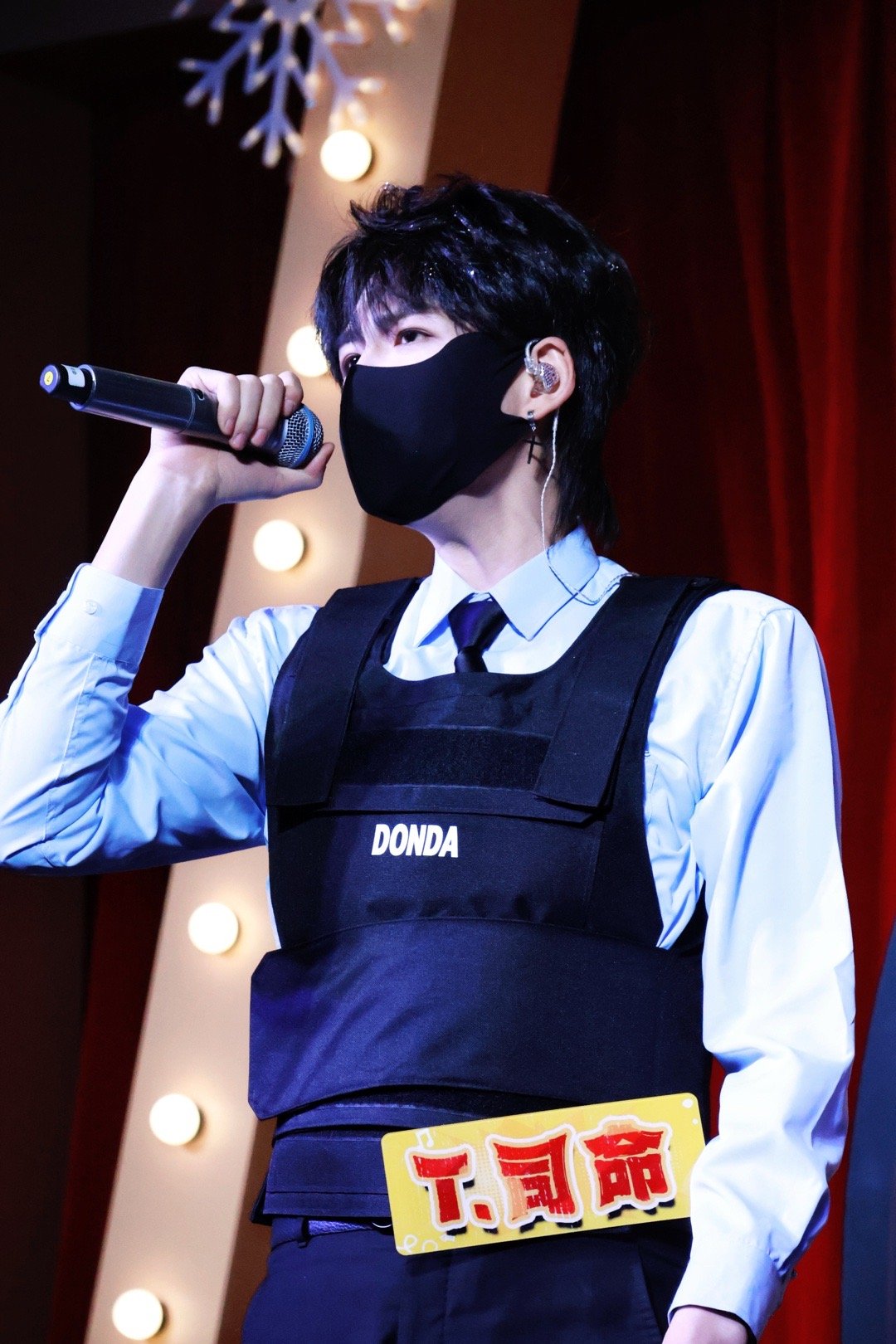 杭州街头秒变露天音乐厅！从西湖边到听潮阁，素人歌手一开嗓就让人走不动道，整条街的