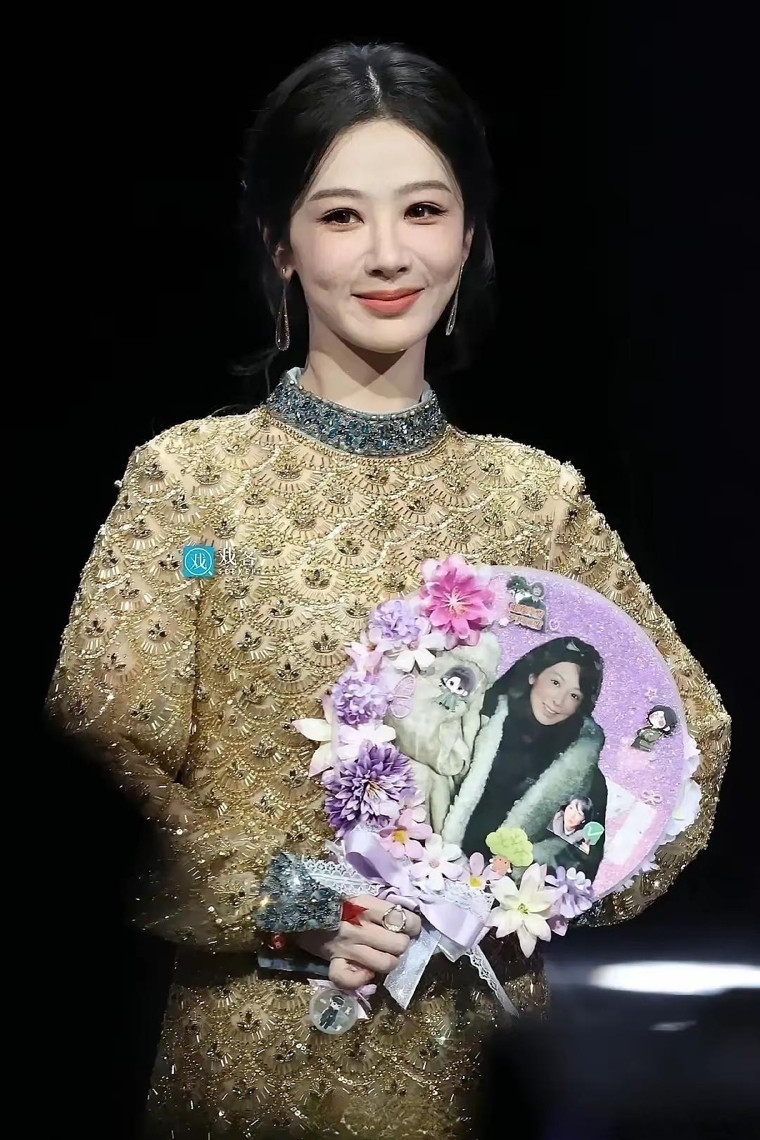 不出意外，杨紫又要被吐槽了!因为有人说她这身材有点过于丰腴了，乍一看从上到下一般