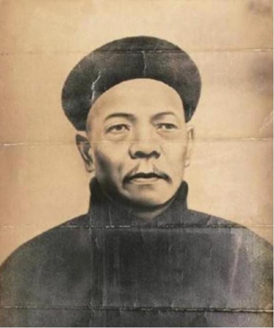 天京陷落后，湘军最精锐的霆军8000人反而哗变了，不但拒绝奉命西征，还绑架了主将