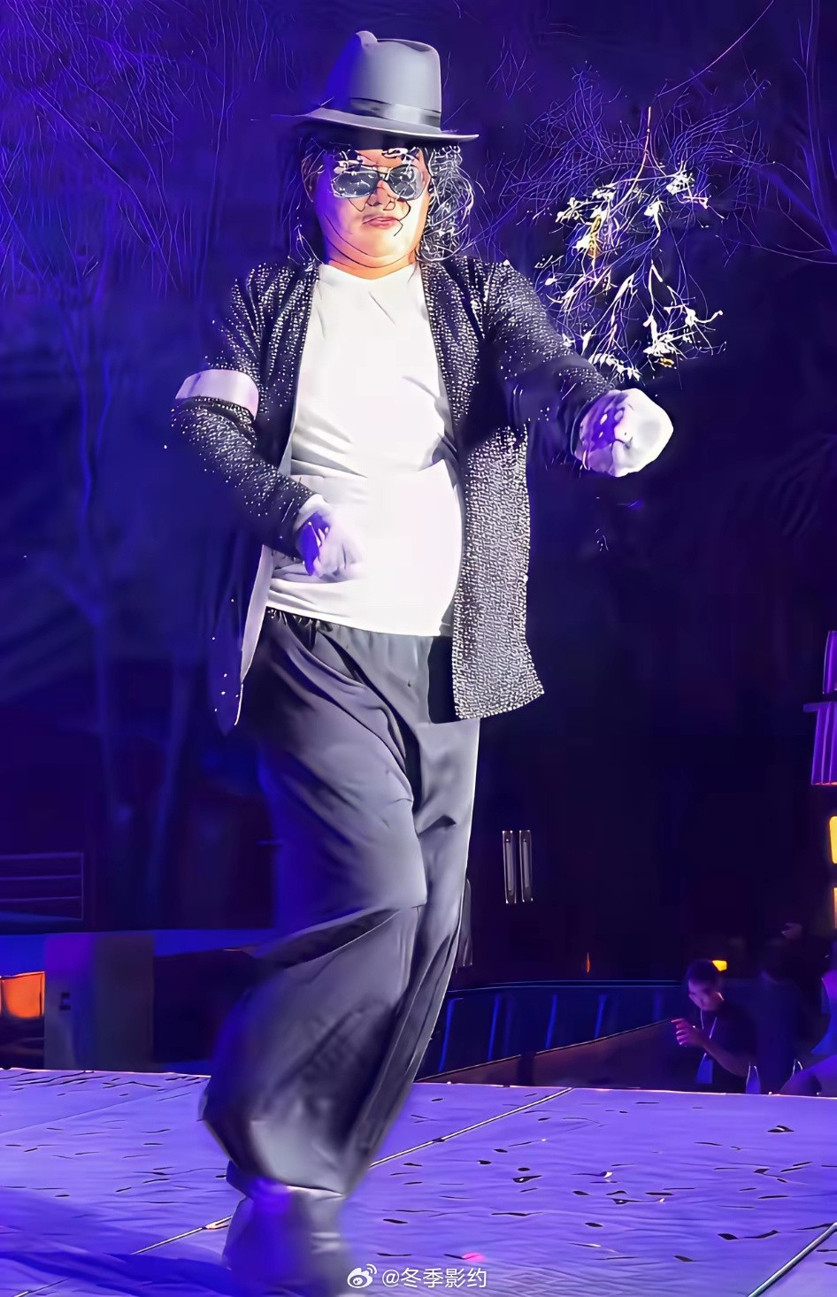 虽然大衣哥现在比很多一线明星都红火，但是他如果再这么无下限的恶搞下去，很可能会反