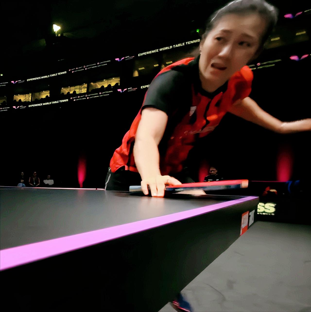 惊险！韩莹差点磕着桌边！朱雨玲打韩莹简直是教科书！陈镇江教练的战术太强了，