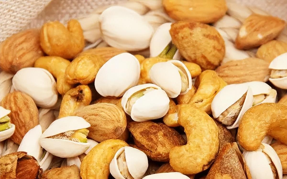 这2种坚果比米饭还升血糖？尤其糖尿病患者，一定要少吃，莫大意糖尿病患者在