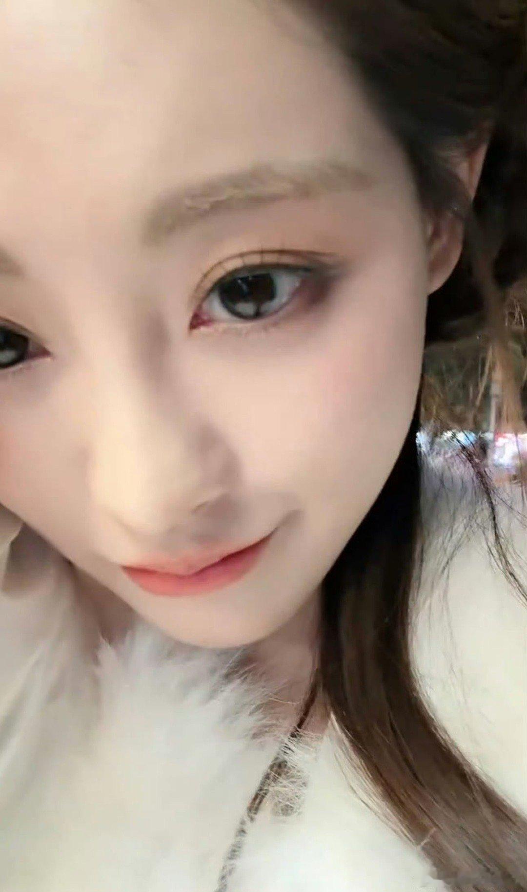 祝绪丹直播抽新年礼盒祝绪丹用一场直播诠释什么叫“实力宠粉”！美颜暴击+有求必应