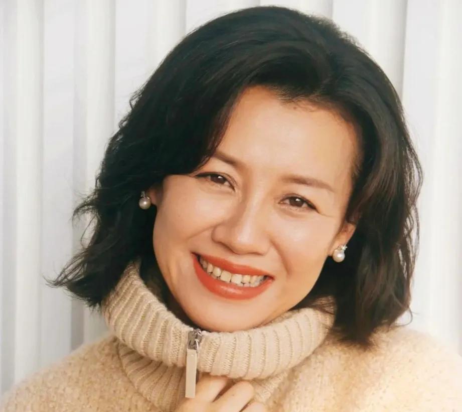 演员刘琳说，我是地地道道的北京大妞儿，我天生就爱大笑，有时候会因为大笑导致脸部肌