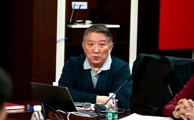 最近，中国女篮在昆明海埂体育训练基地开始了高原集训，准备接下来的亚洲杯。这段