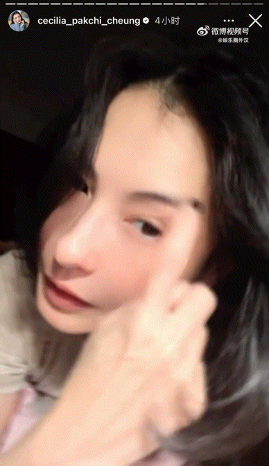 张柏芝开灯瞬间惊艳灯亮的那一刹那，我呼吸停了一拍。刚起床的素颜长这样，女娲捏