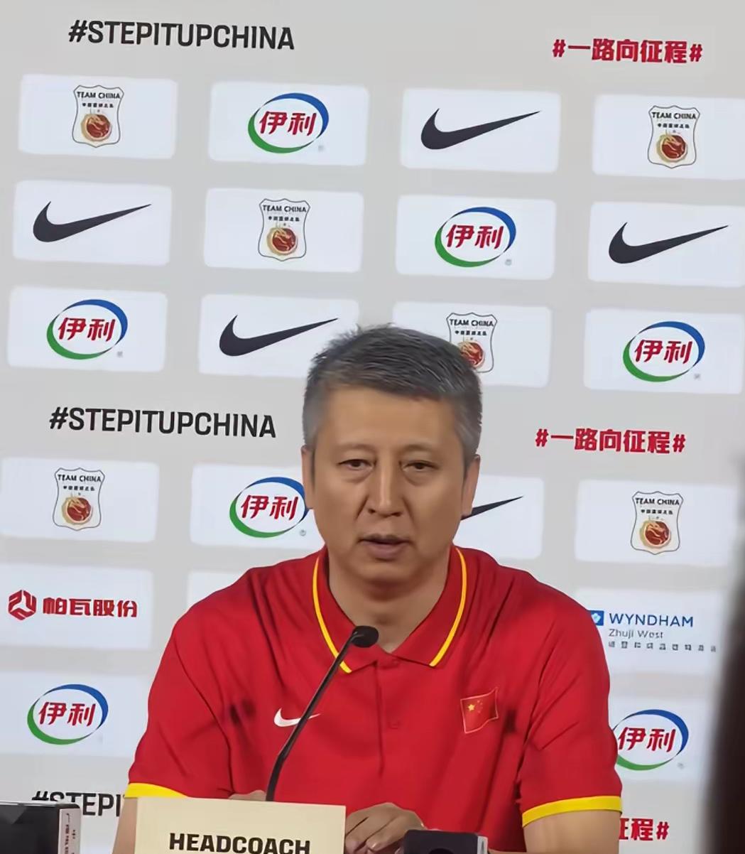 打到最后一秒，净胜42分，中国男篮以103:61的比分，完成小组争夺第一密名的收