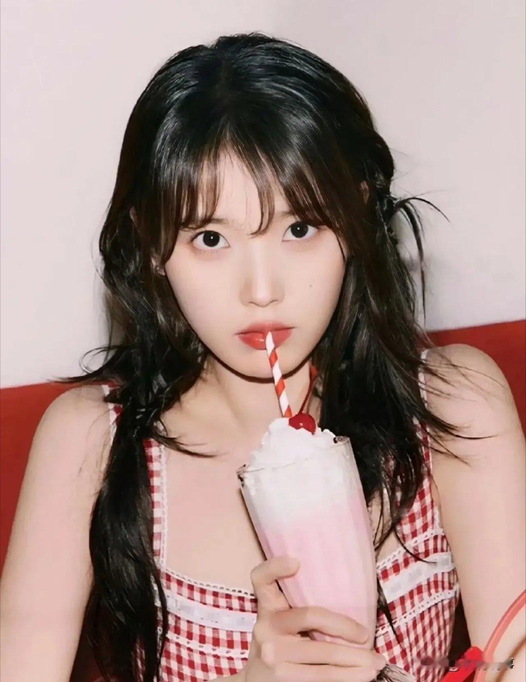 IU男粉偷拍朴宝剑被抓包李知恩IU与朴宝剑：CP粉的梦幻与现实拉扯李知恩与朴宝剑