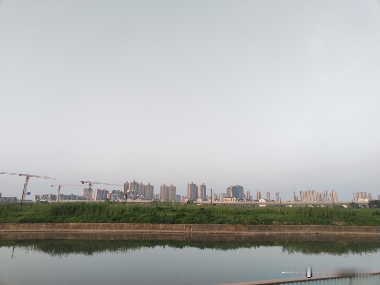 为啥我现在会有这种想法呢，孩子今年三年级，刚刚接触英语，成绩还差不多，不过态度呢