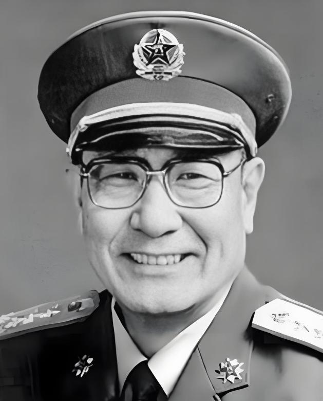 1948年，沈阳战俘营。一个16岁的国民党俘虏抹着眼泪往人群后头缩，想领路费回家