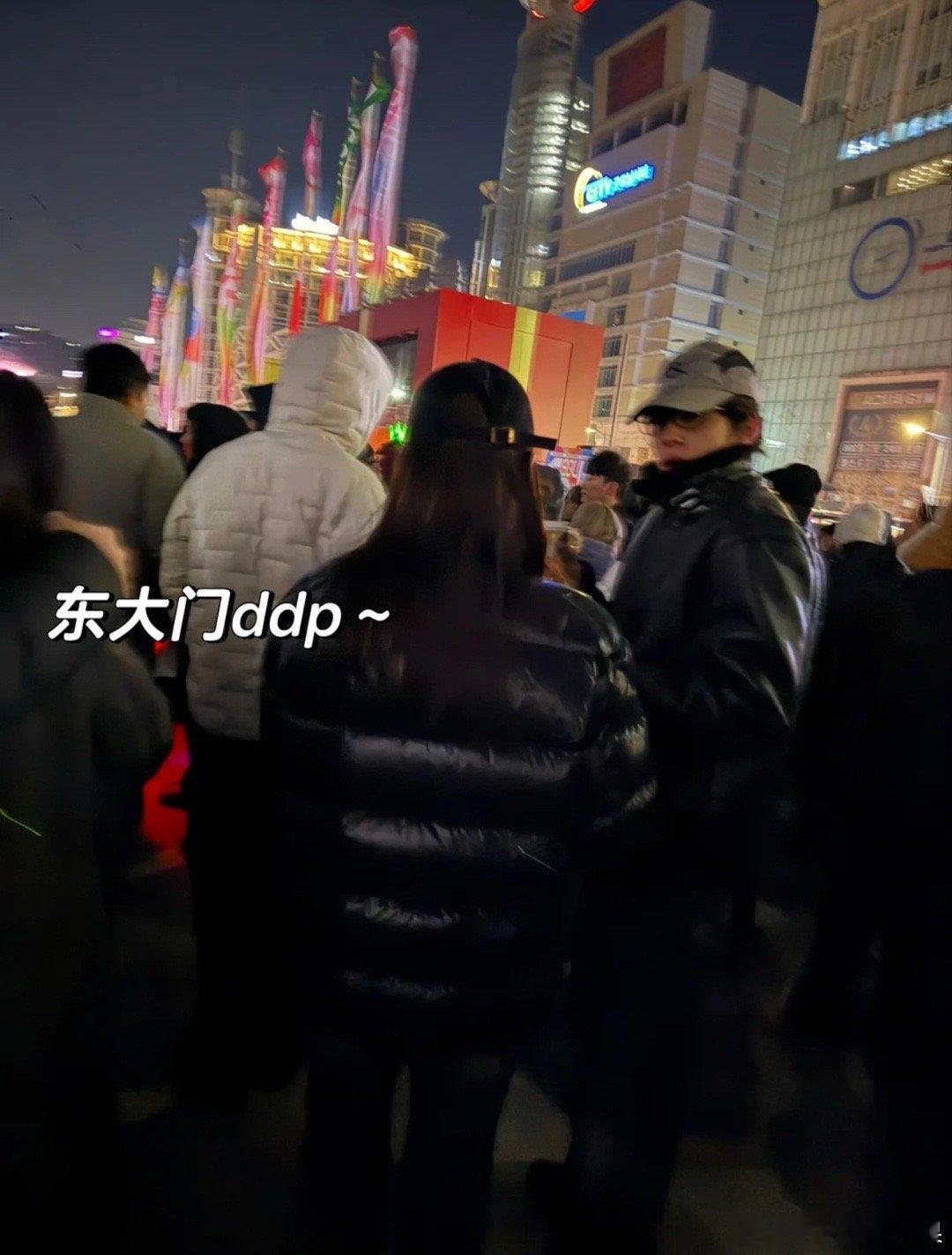 我去网友偶遇金敏绪与女友甜蜜跨年