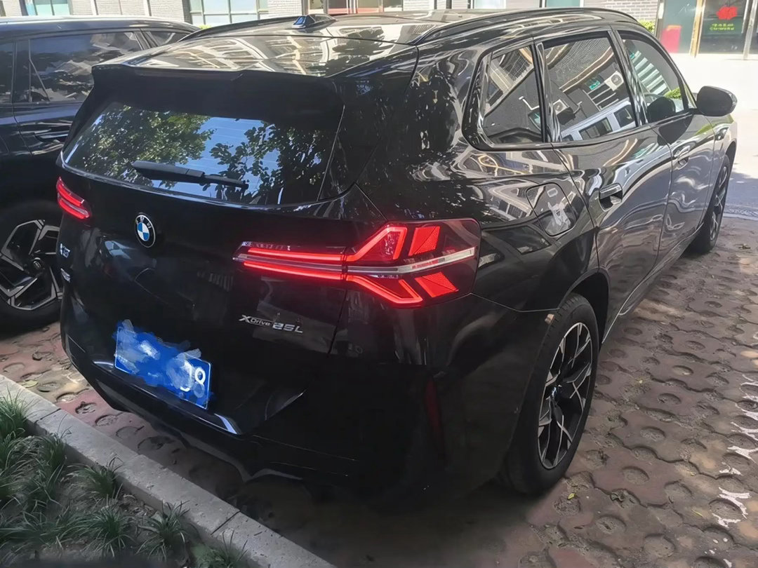 豪华中型SUV宝马X3，长期占据豪华车型热议榜单，不少事业稳步上升的车友十分中意它，网上测评数不胜数