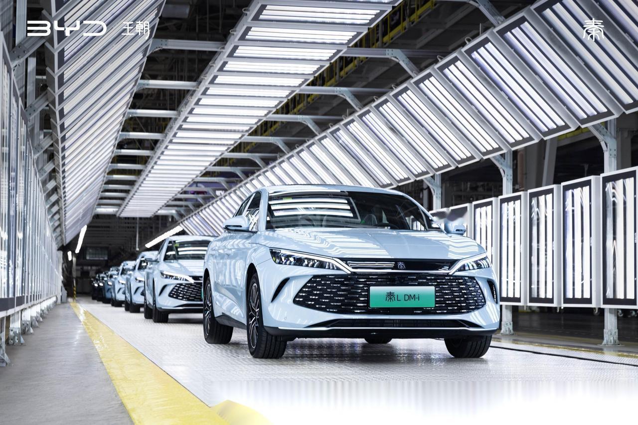 未来比亚迪销量一定会大涨！1、海外市场爆发式增长：2025年11月海外单月