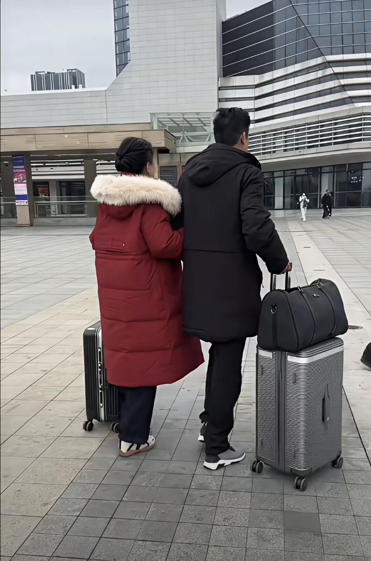 姐姐们家人们早晨好；今天是正月16了，过了15就16了。过完今天元宵节，这年就