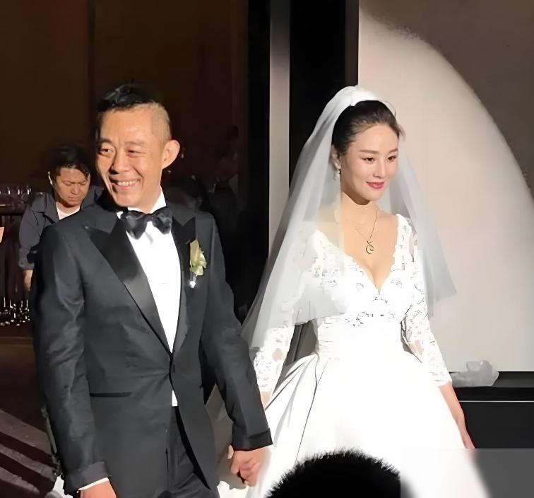 2011年，潘雨辰不顾父母反对，坚持要和离婚的侯勇结婚。可这段婚姻真正值得掰扯的